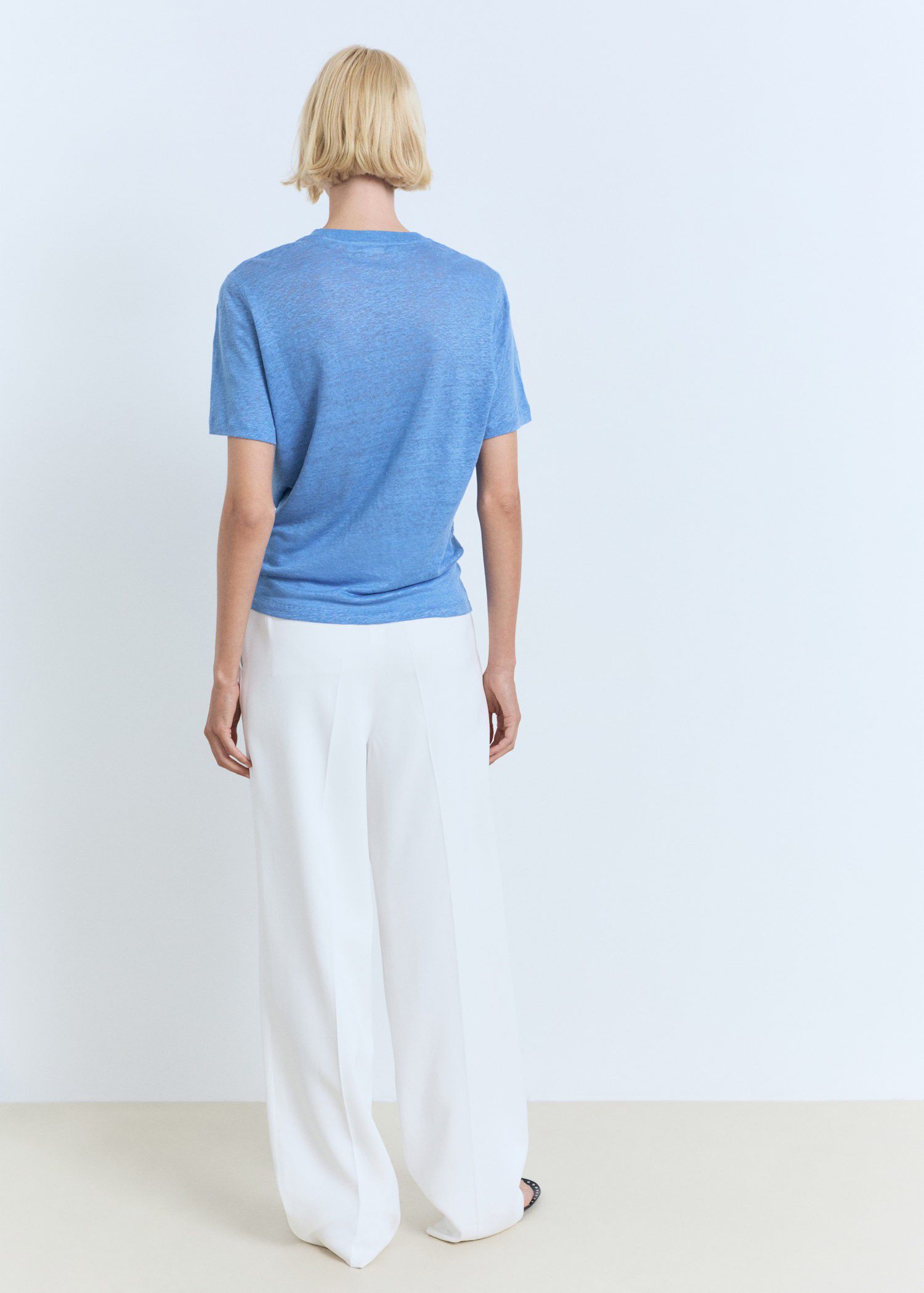 Short-sleeved linen t-shirt