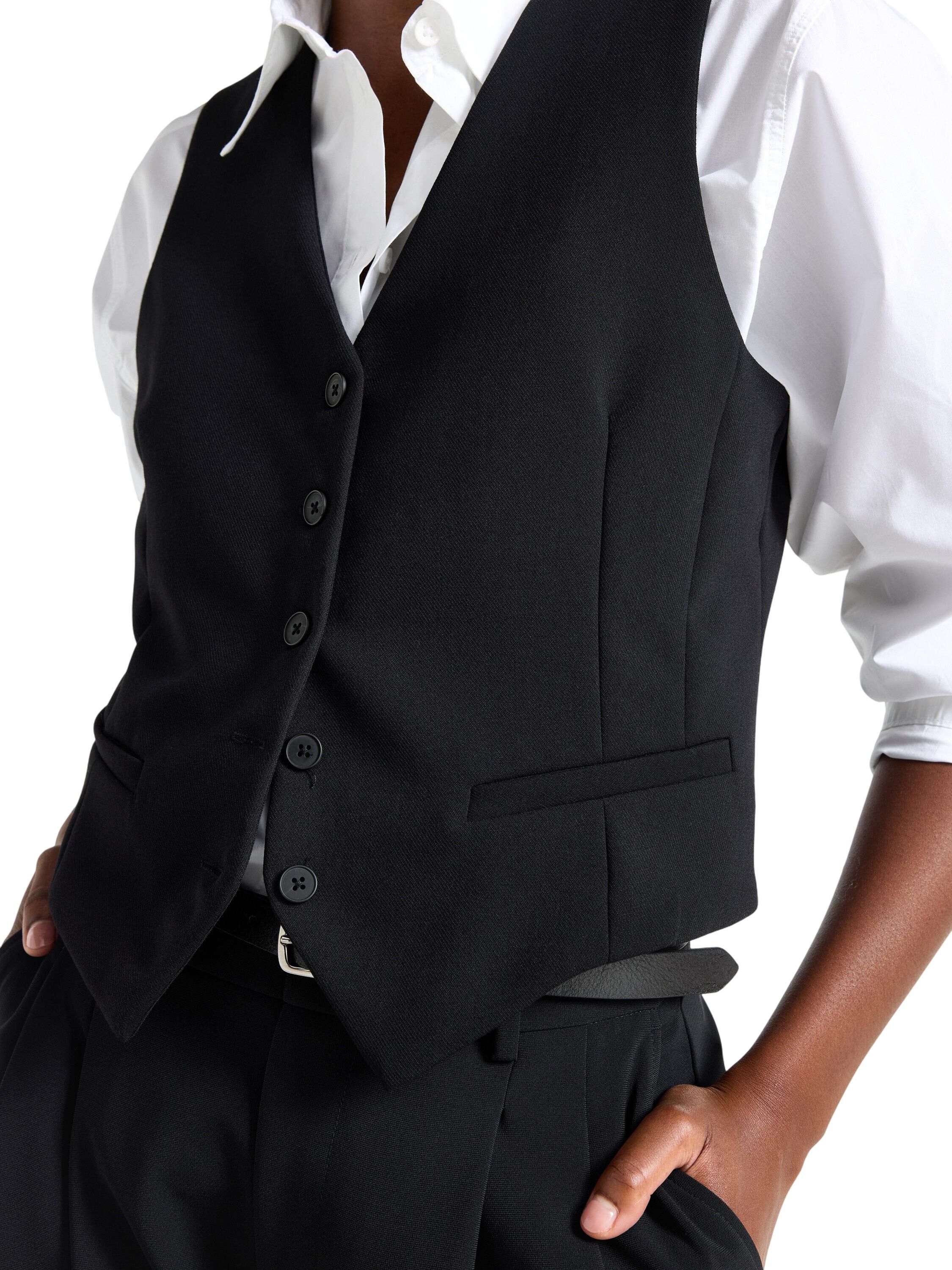 Klassisk vest med knaplukning foran