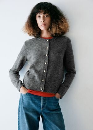 Knitted cardigan with metallic butt