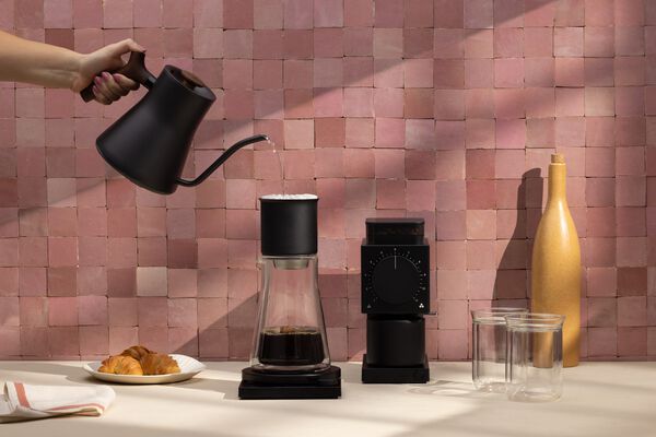 Stagg EKG Pro 0. 9L Matte Black + Walnut Handle