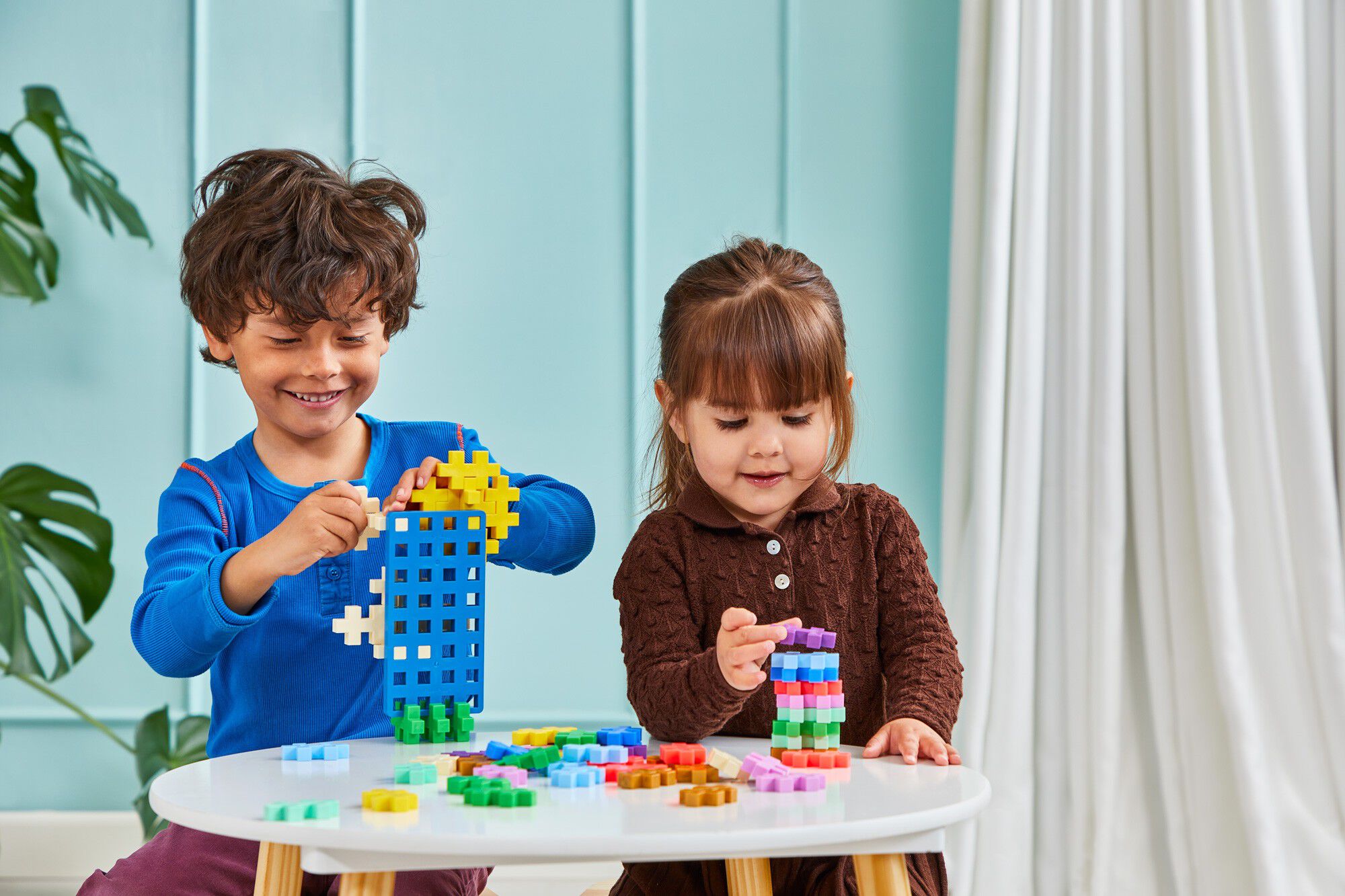 Plus Plus L&aelig;r at bygge farveunivers