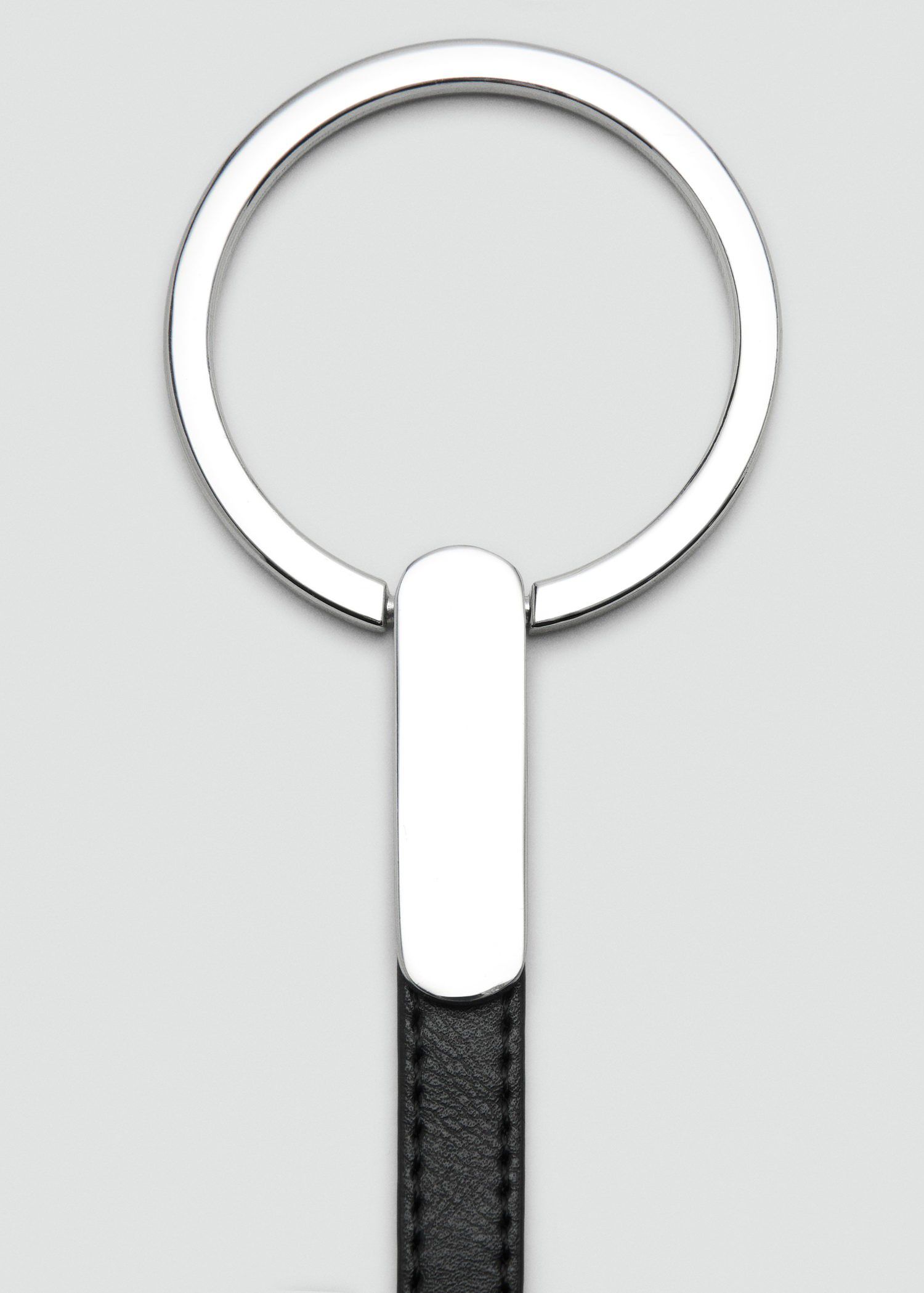 Thin belt with maxi-buckle