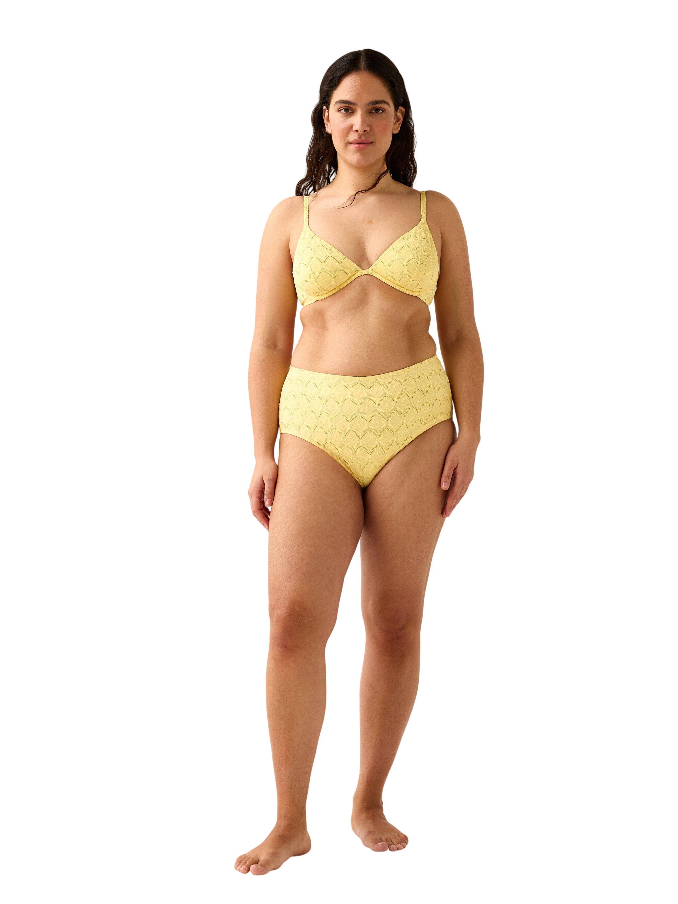 Unpadded bikini bra with underwire