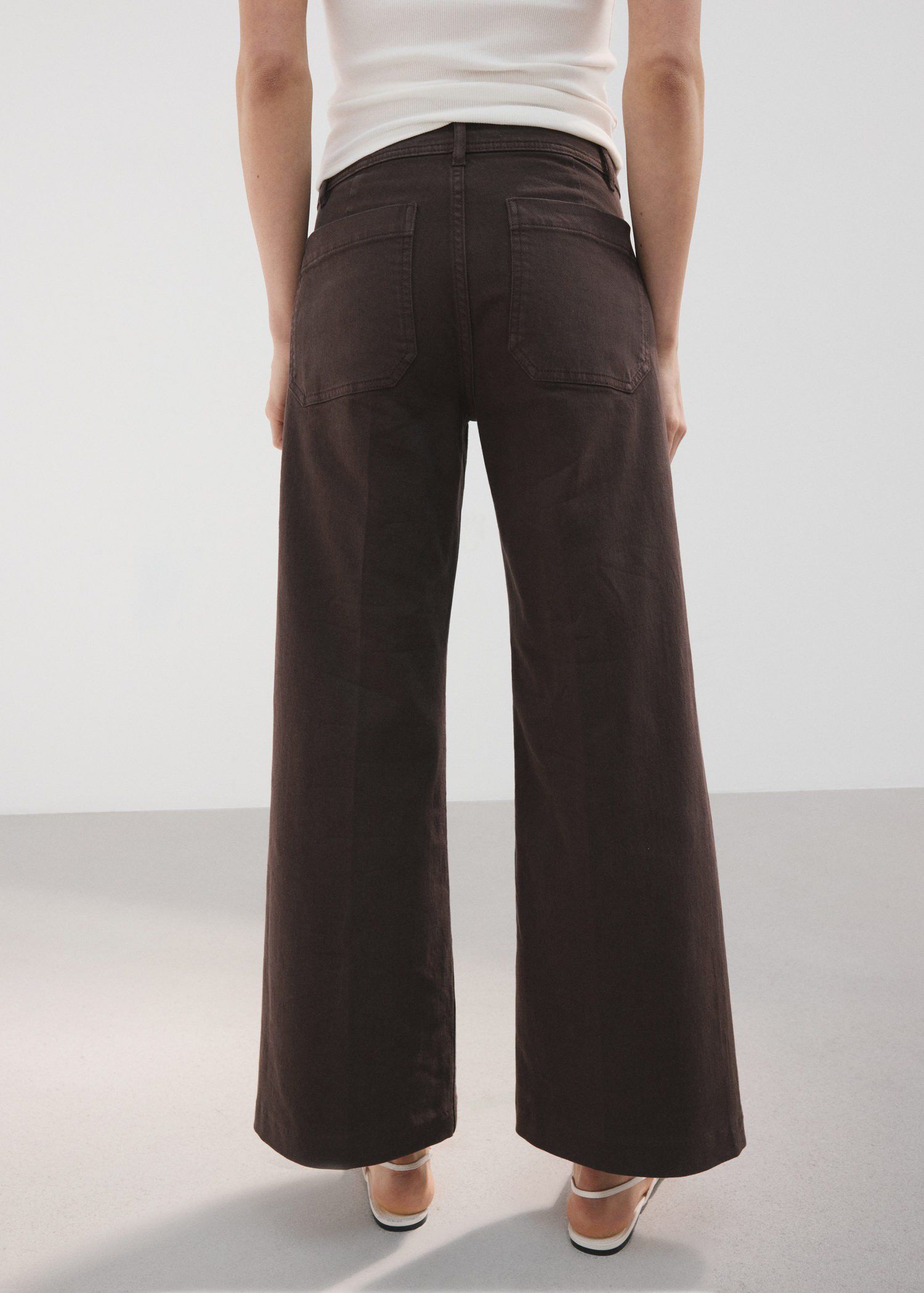Wide-leg jeans with pockets