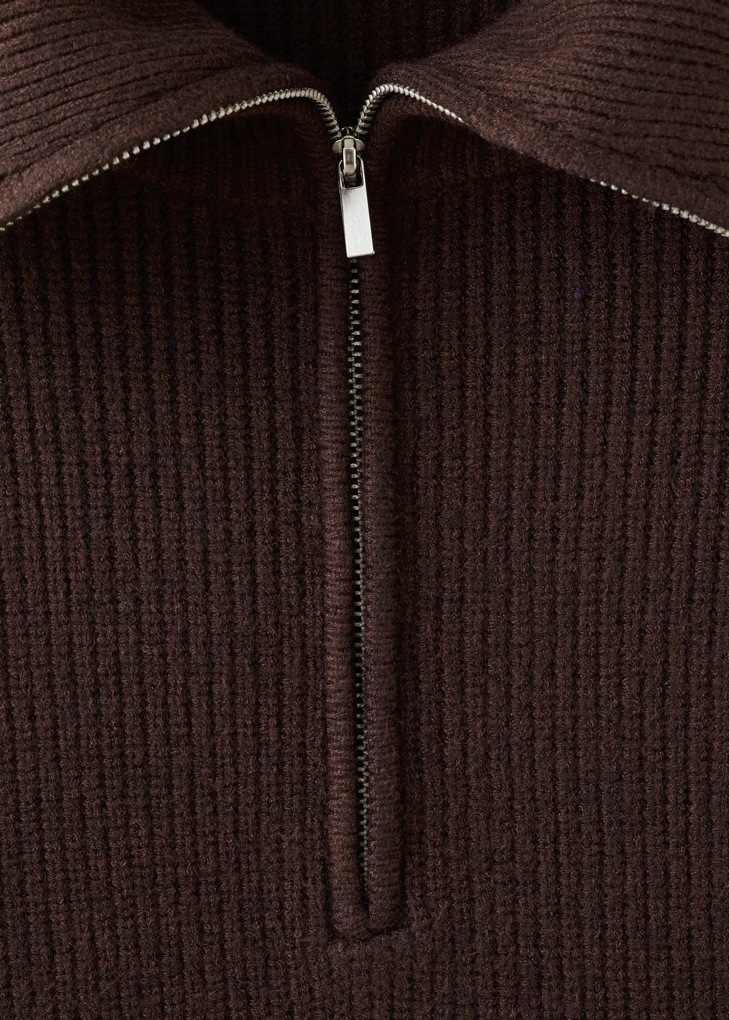 Sweater with contrasting zip collar