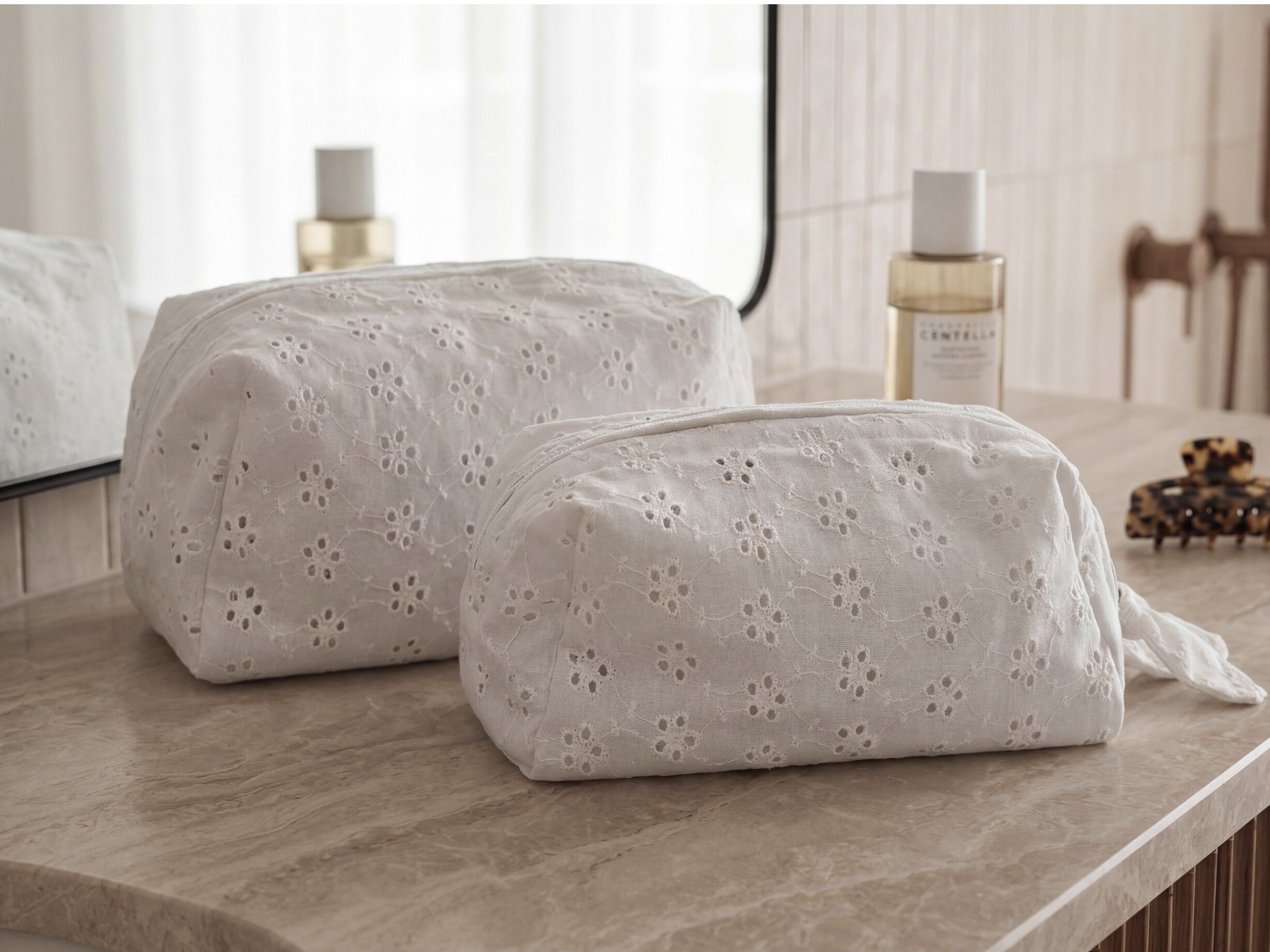 Sminkv&auml;ska Weekend Stories Suite One White