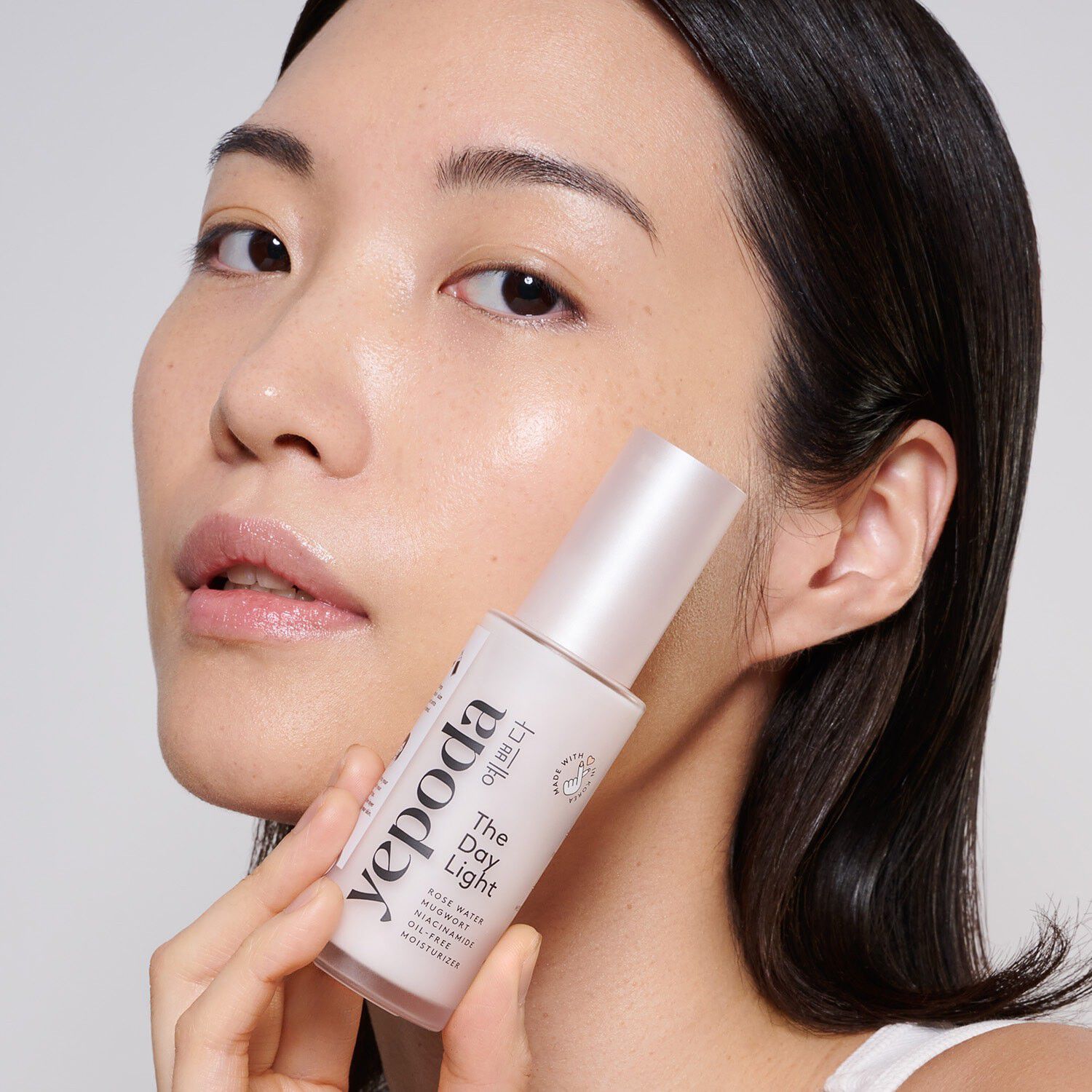 The Day Light - Oljefri fuktighetskr&auml;m med rosenvatten och niacinamid