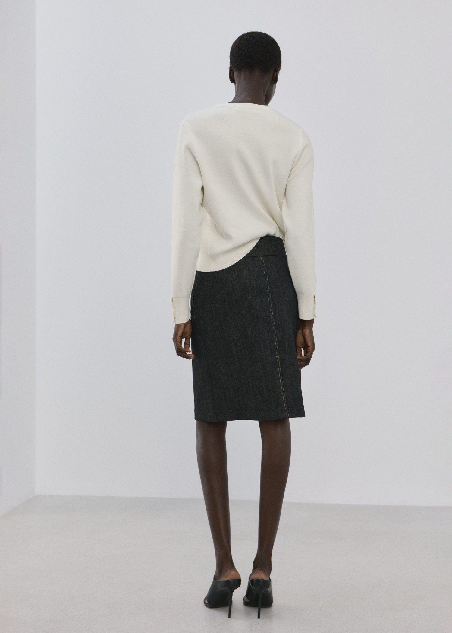 Buttoned cuffs sweater