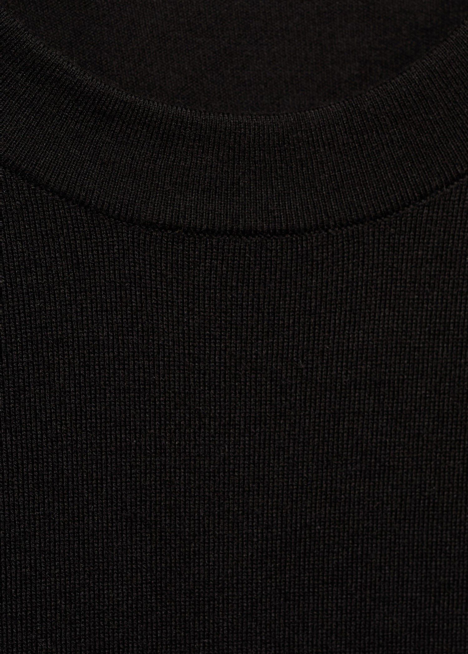 Short-sleeved fine-knit sweater
