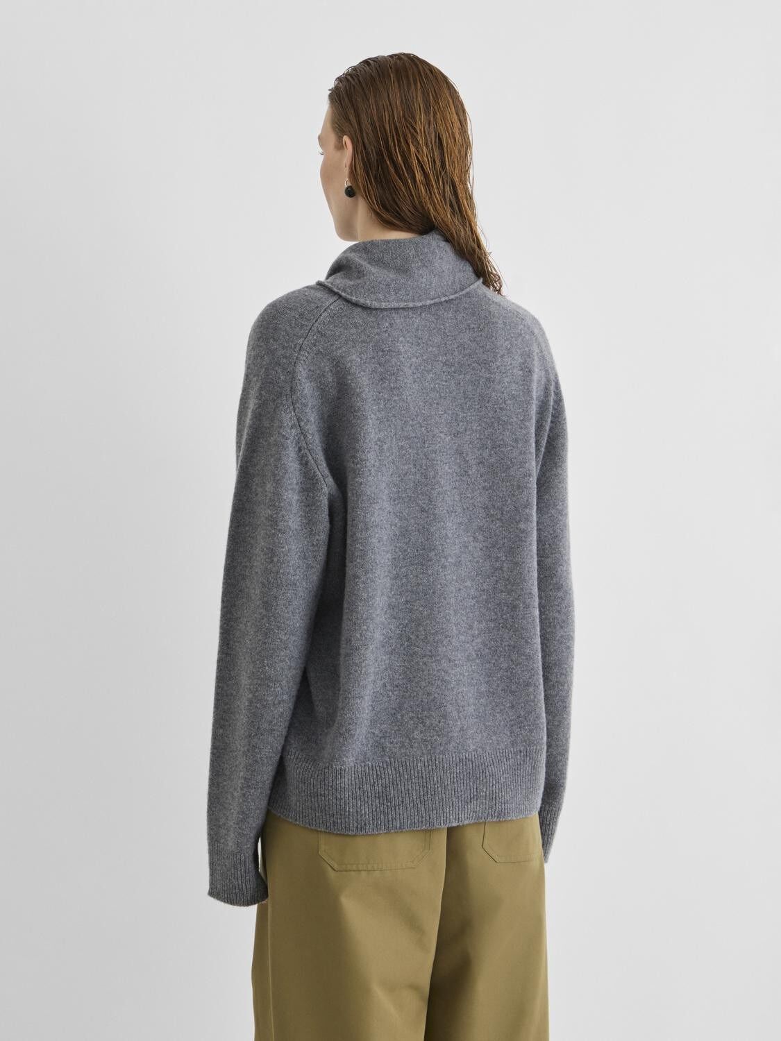 Roukate L/S V-Neck Knit/1