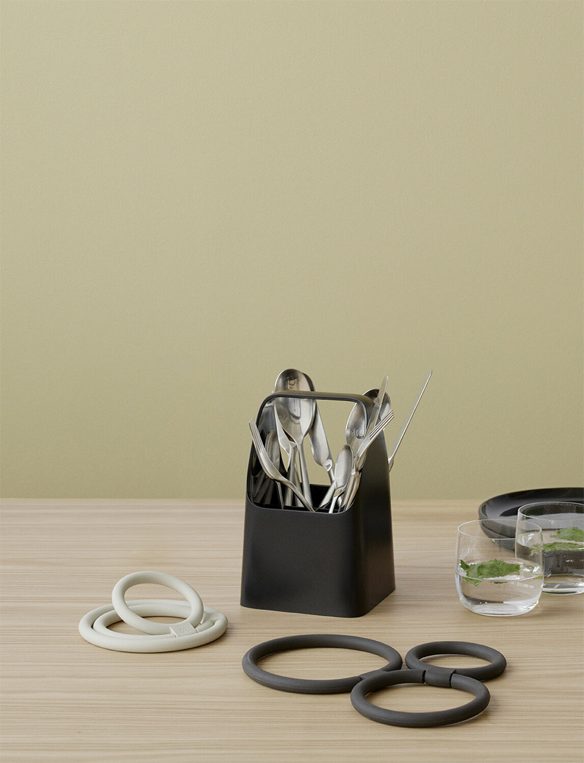 CIRCLES grytunderl&auml;gg &Oslash; 13 cm black