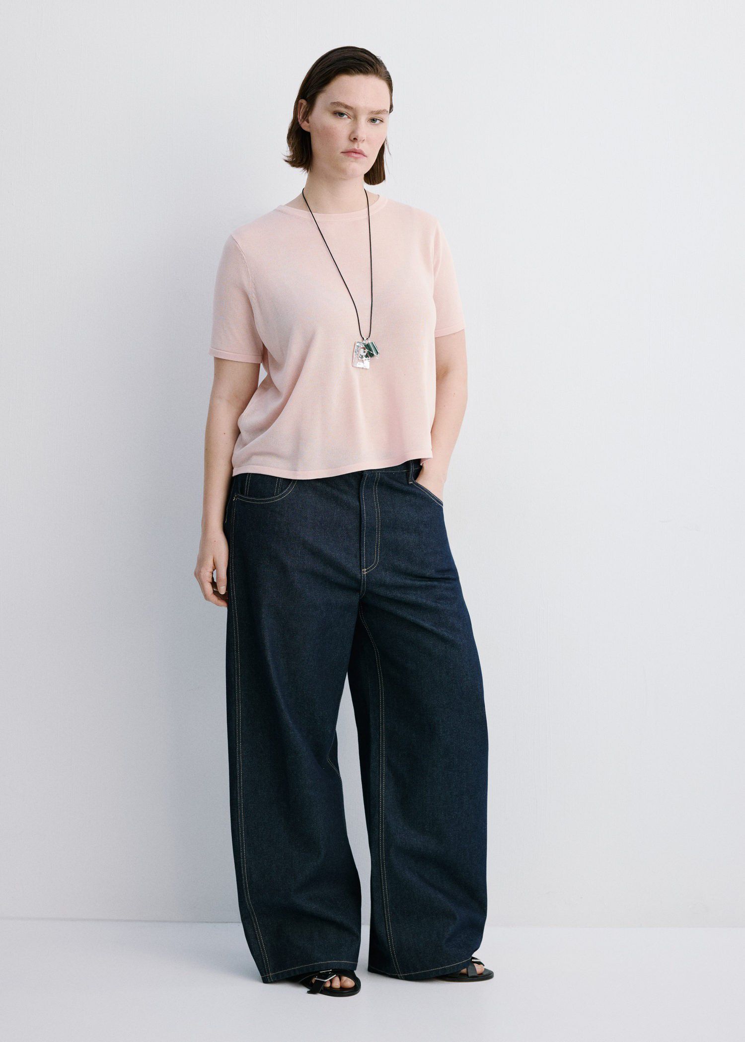 Short-sleeved knitted sweater