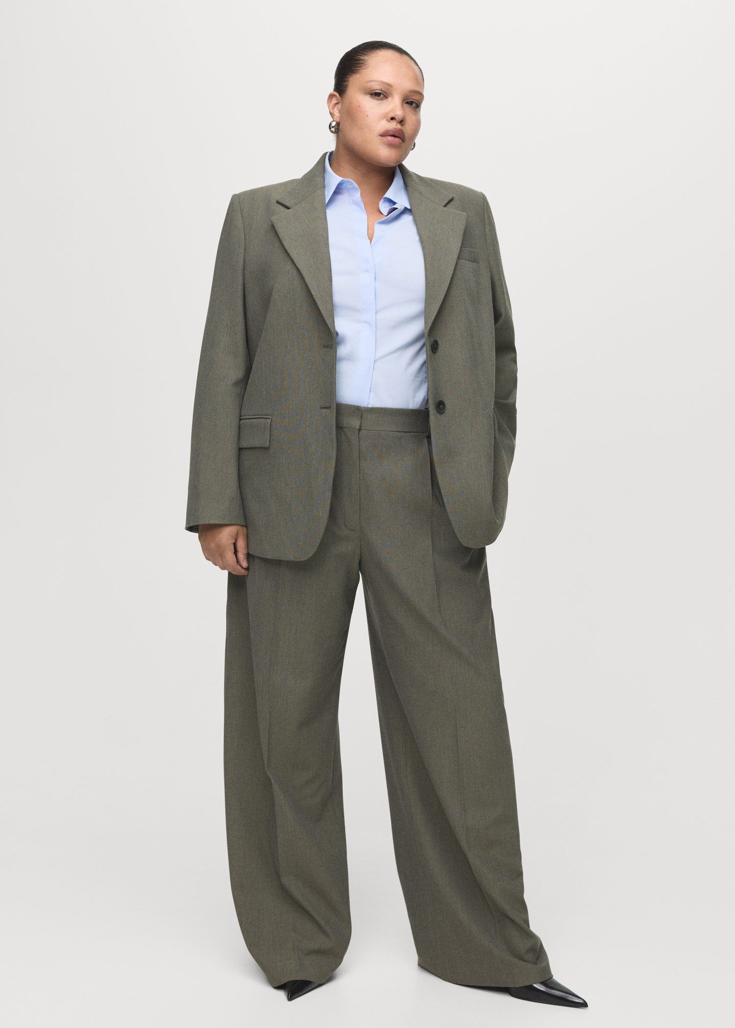 Suit jacket with pockets