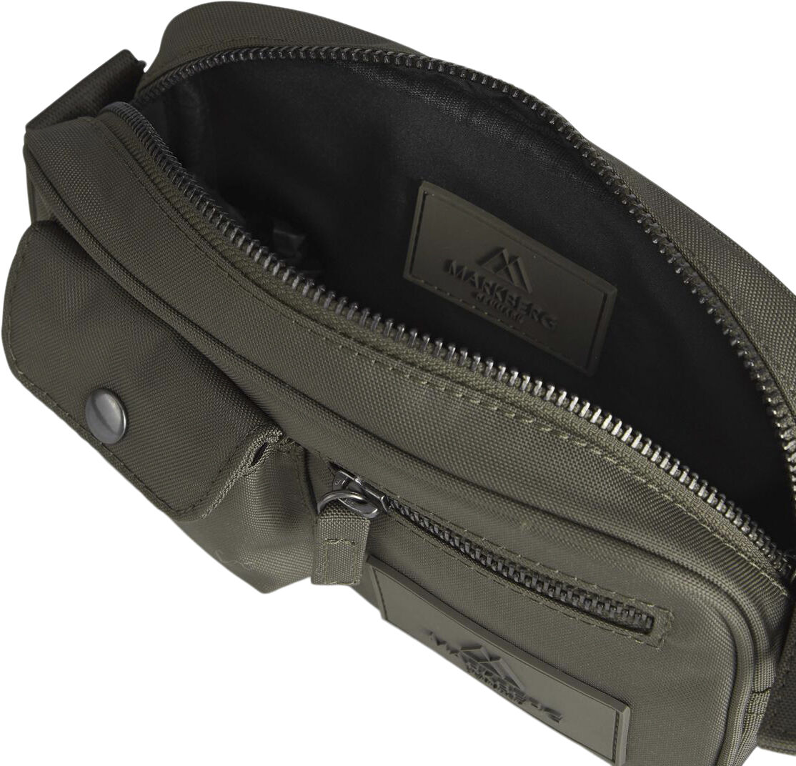 DarlaMBG S Cross. , Monochrome