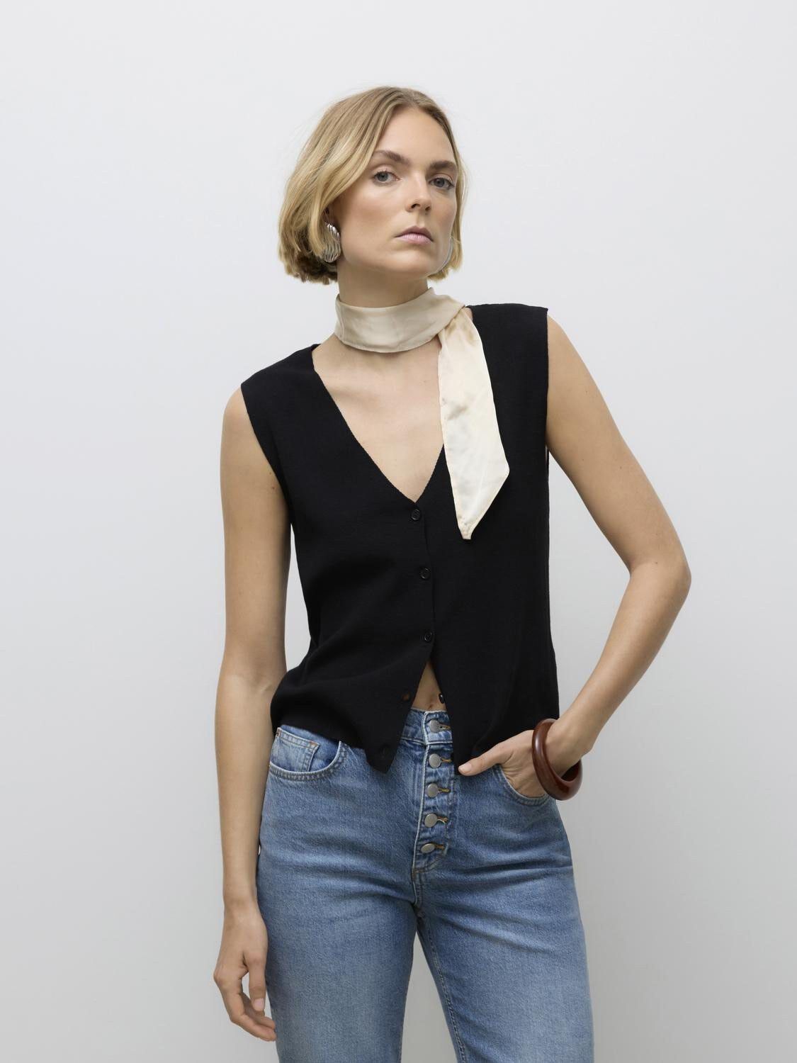 AWSIMONE SL V-NECK KNIT VEST