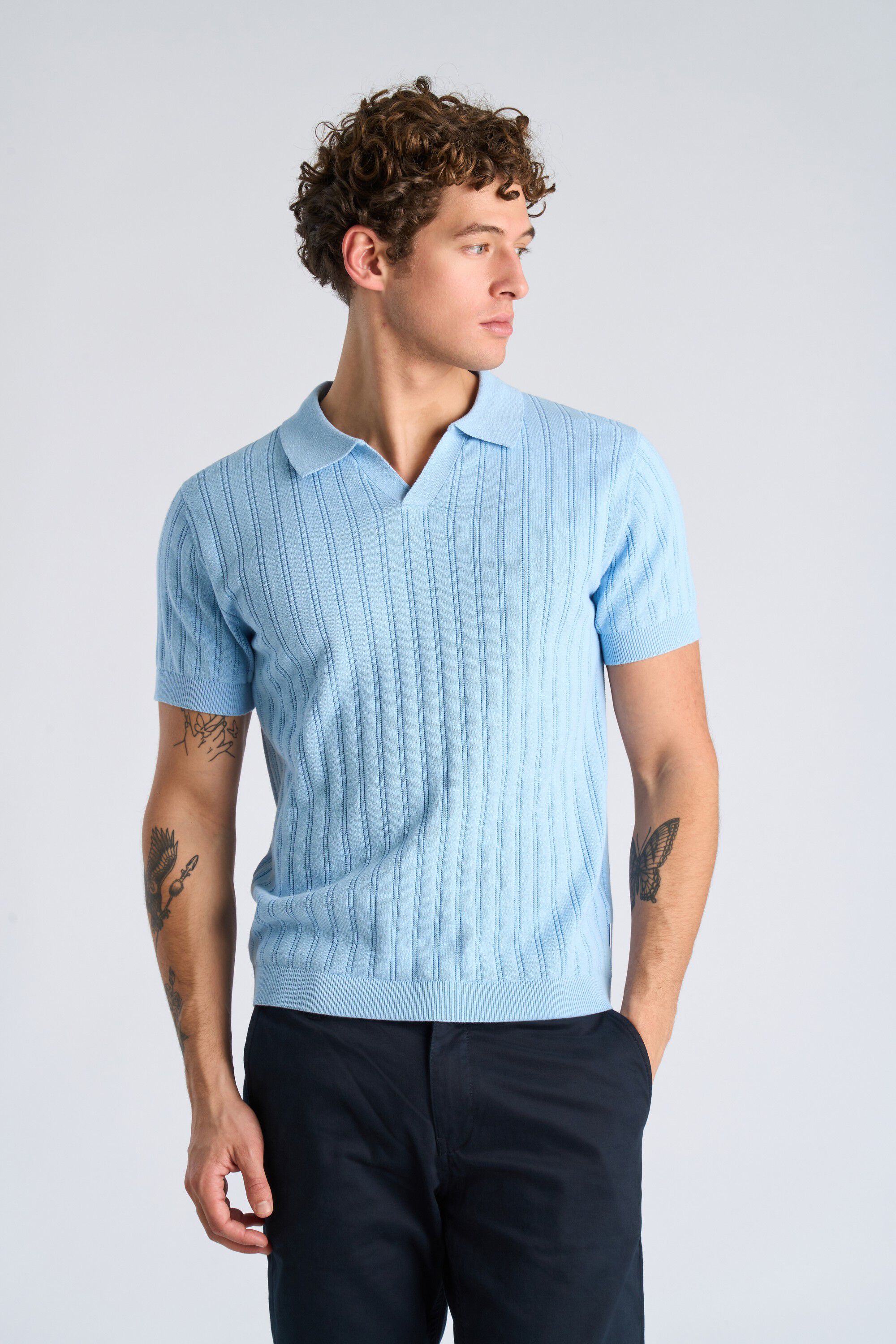 Knitted S/S v-neck polo