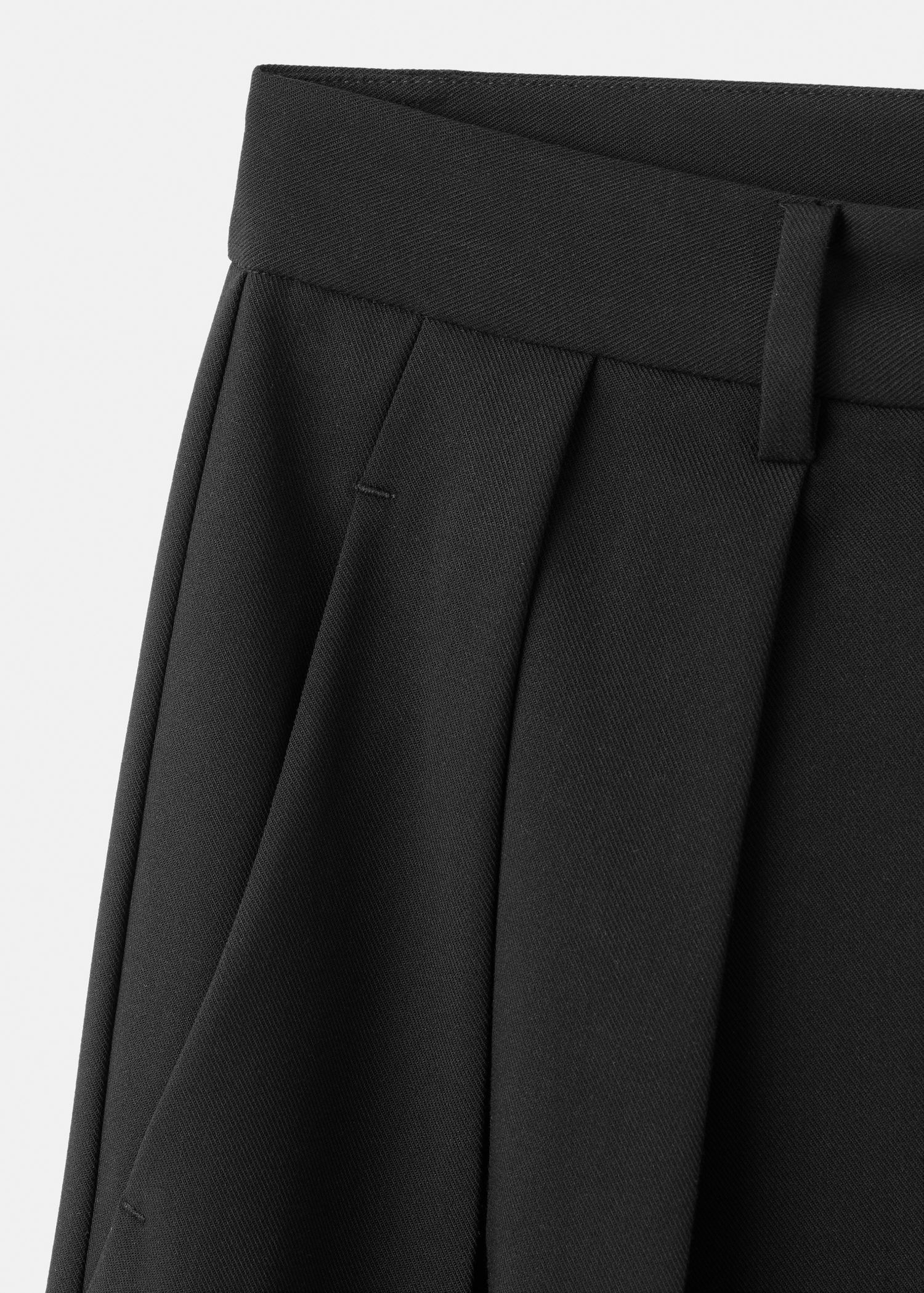 Wide-leg mid-rise pleated trousers