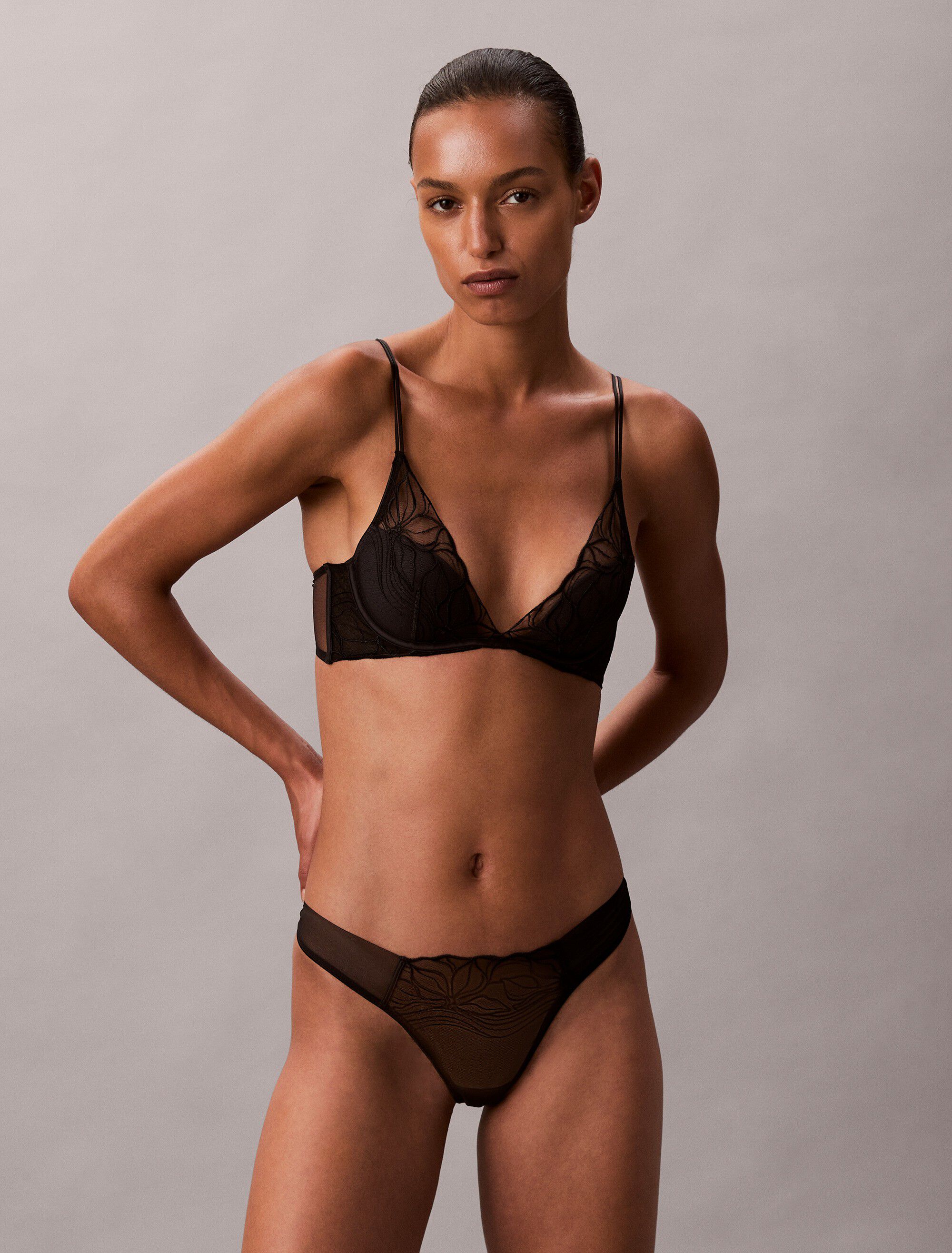 LIGHTLY LINED PLUNGE