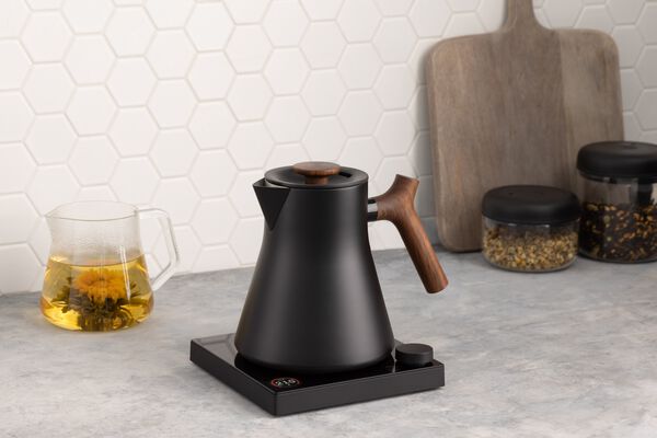 Corvo EKG Pro 0. 9L Matte Black + Walnut Handle