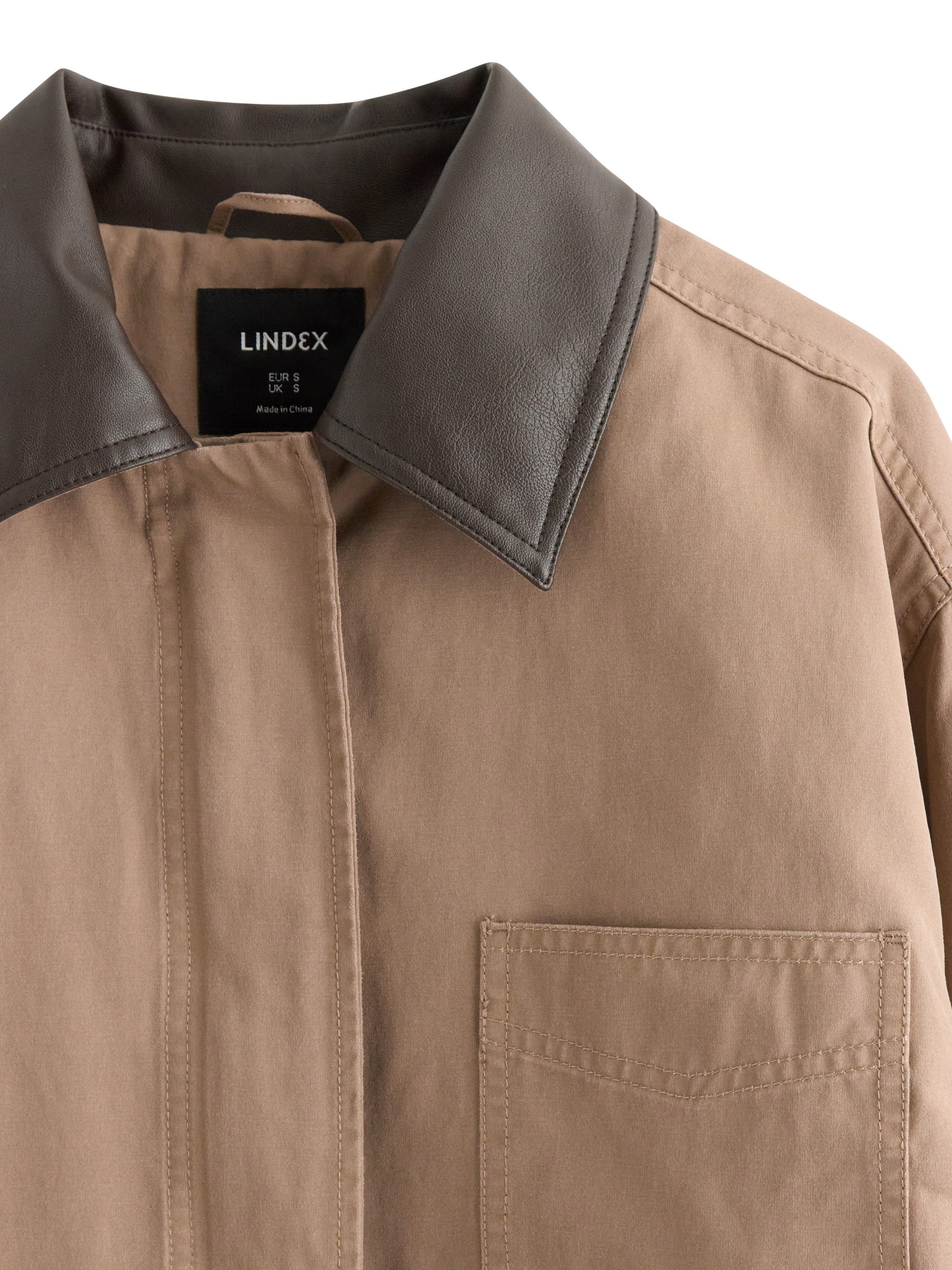 Padded jacket with a relaxed fit, f