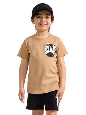 T-shirt with an animal pocket at th