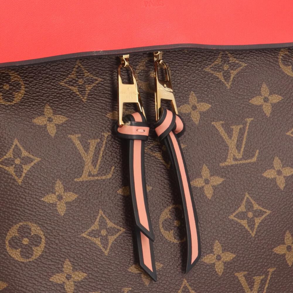 Louis Vuitton Shoulder Bags