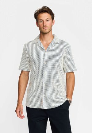 Short-sleeve shirts