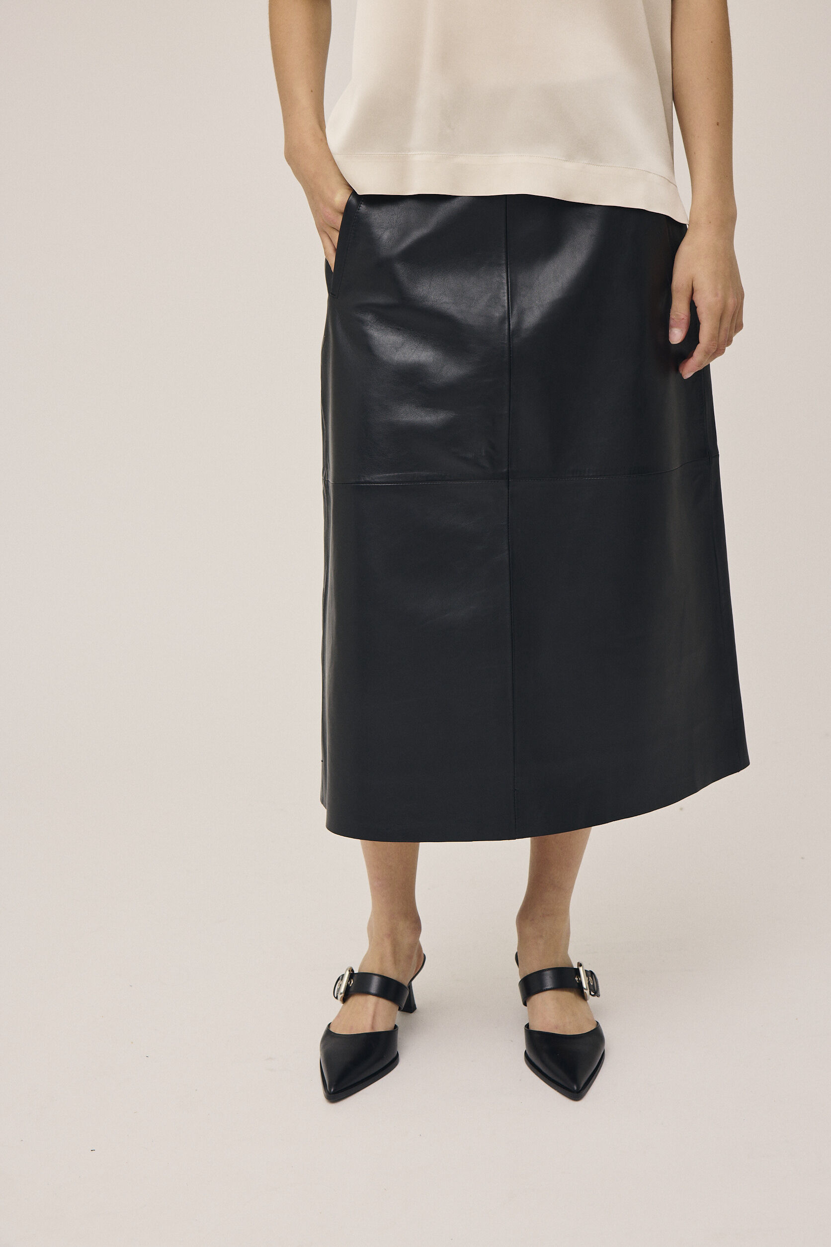 Tana 4 A-formet nederdel - 100% L&aelig;der LWG