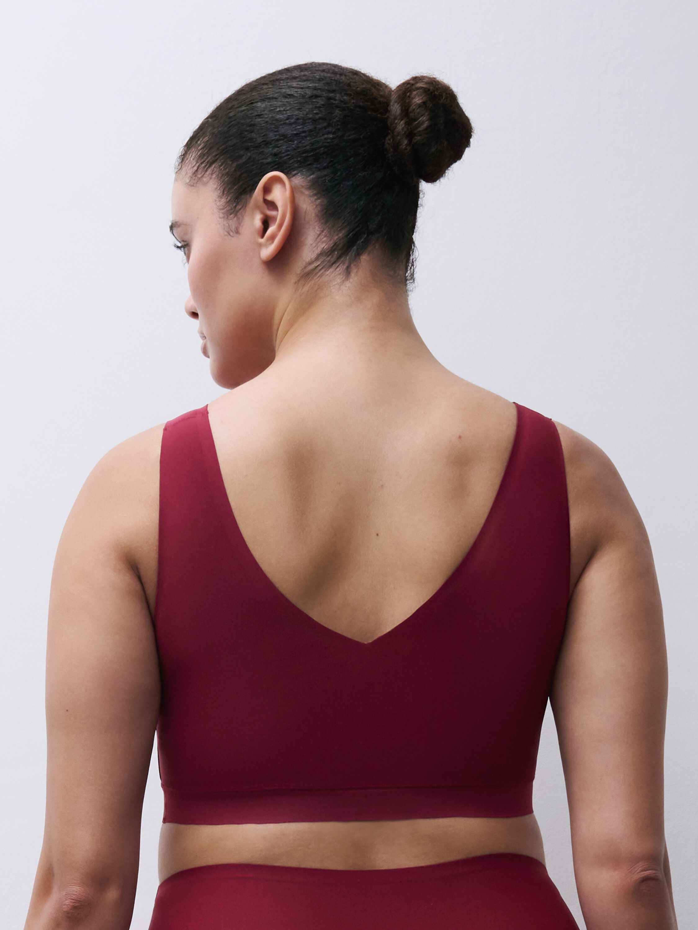 Softstretch Wirefree padded v-neck