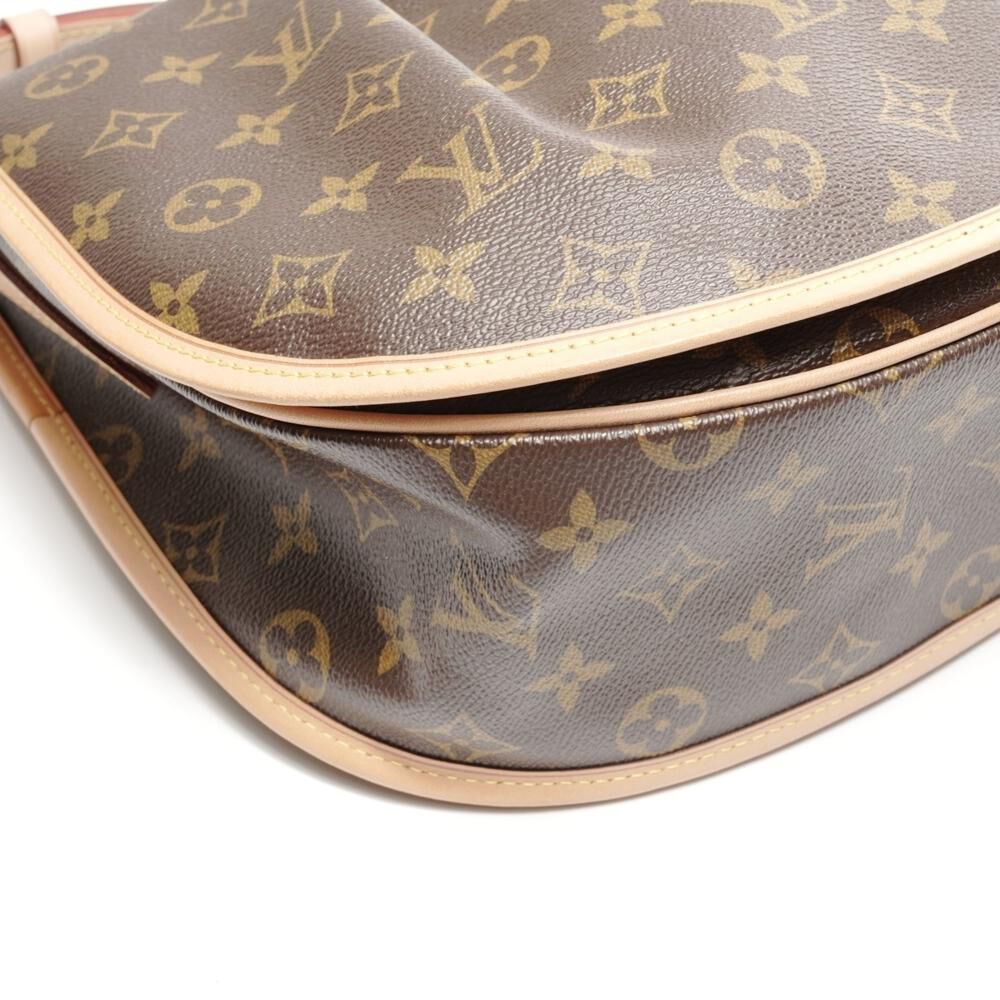 Louis Vuitton Shoulder Bags