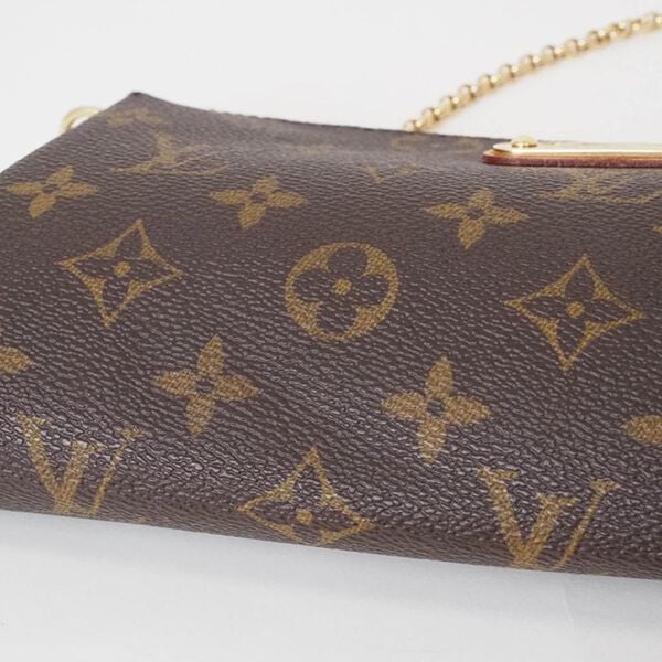 Louis Vuitton Shoulder Bags