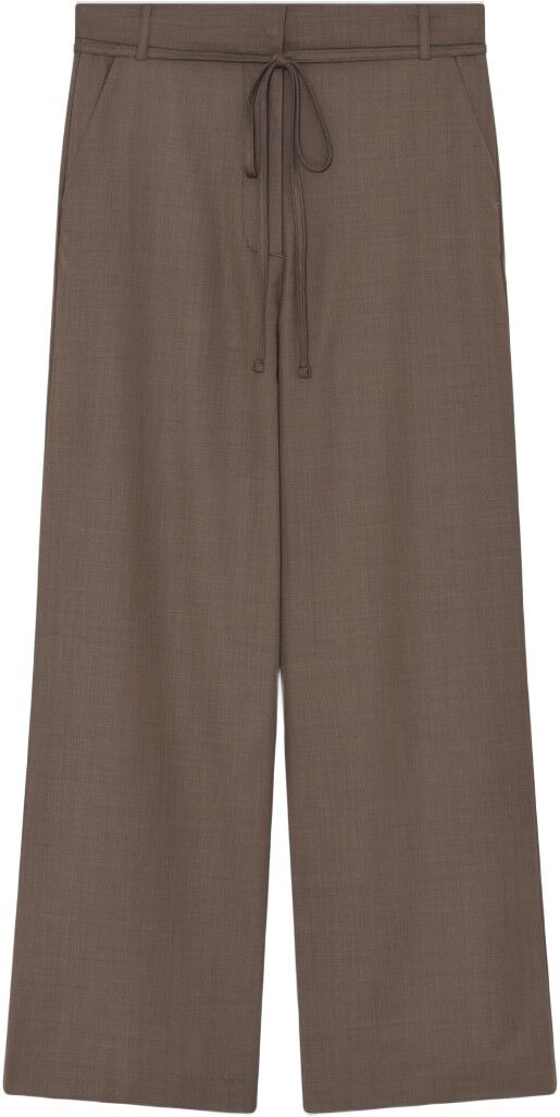 Pam - Classic Suiting