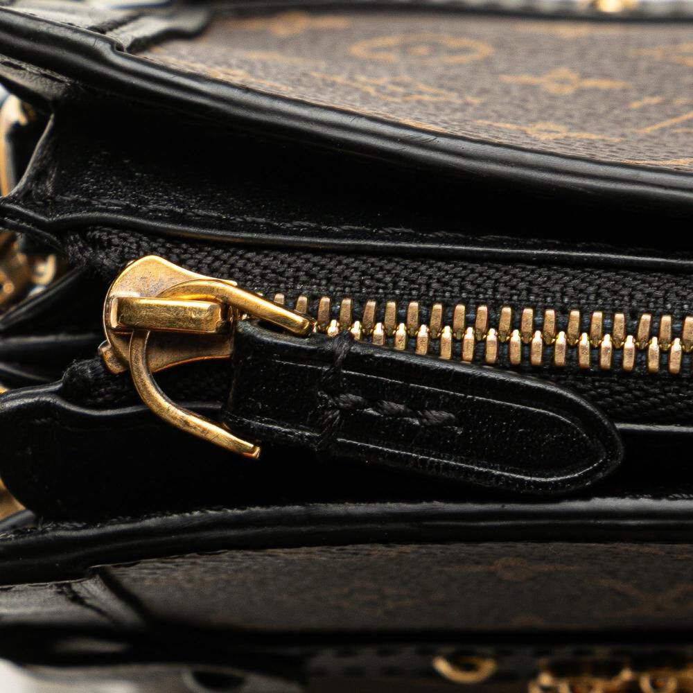 Louis Vuitton Shoulder Bags