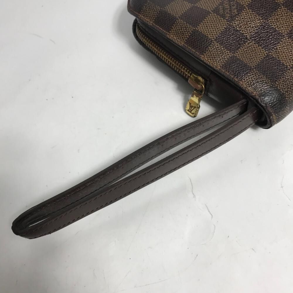 Louis Vuitton Clutch