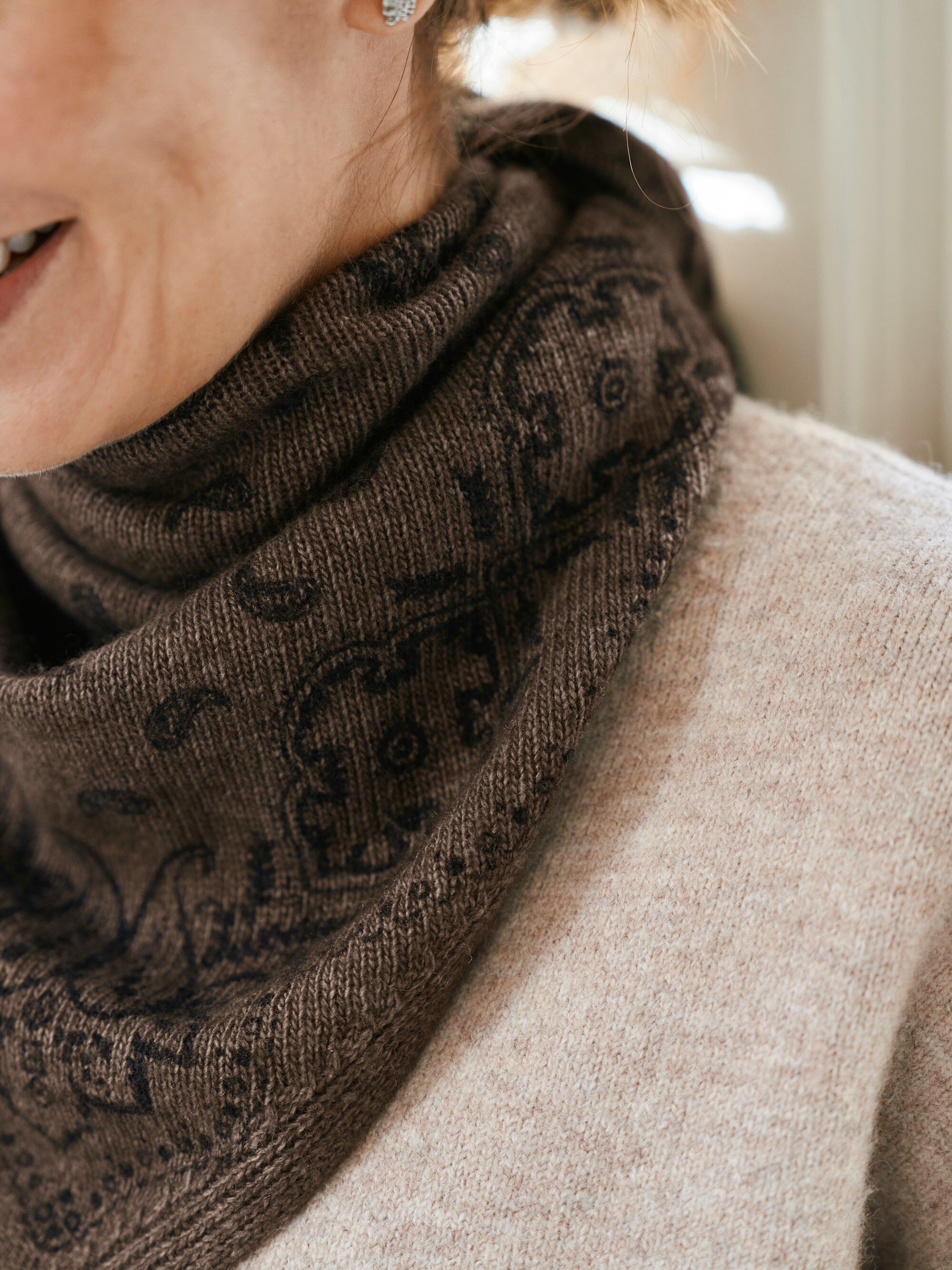 Lolana Paisley Knit Scarf