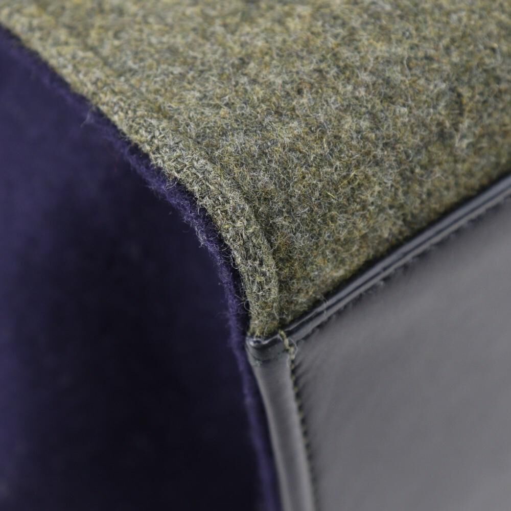 C&eacute;line Trap&egrave;ze