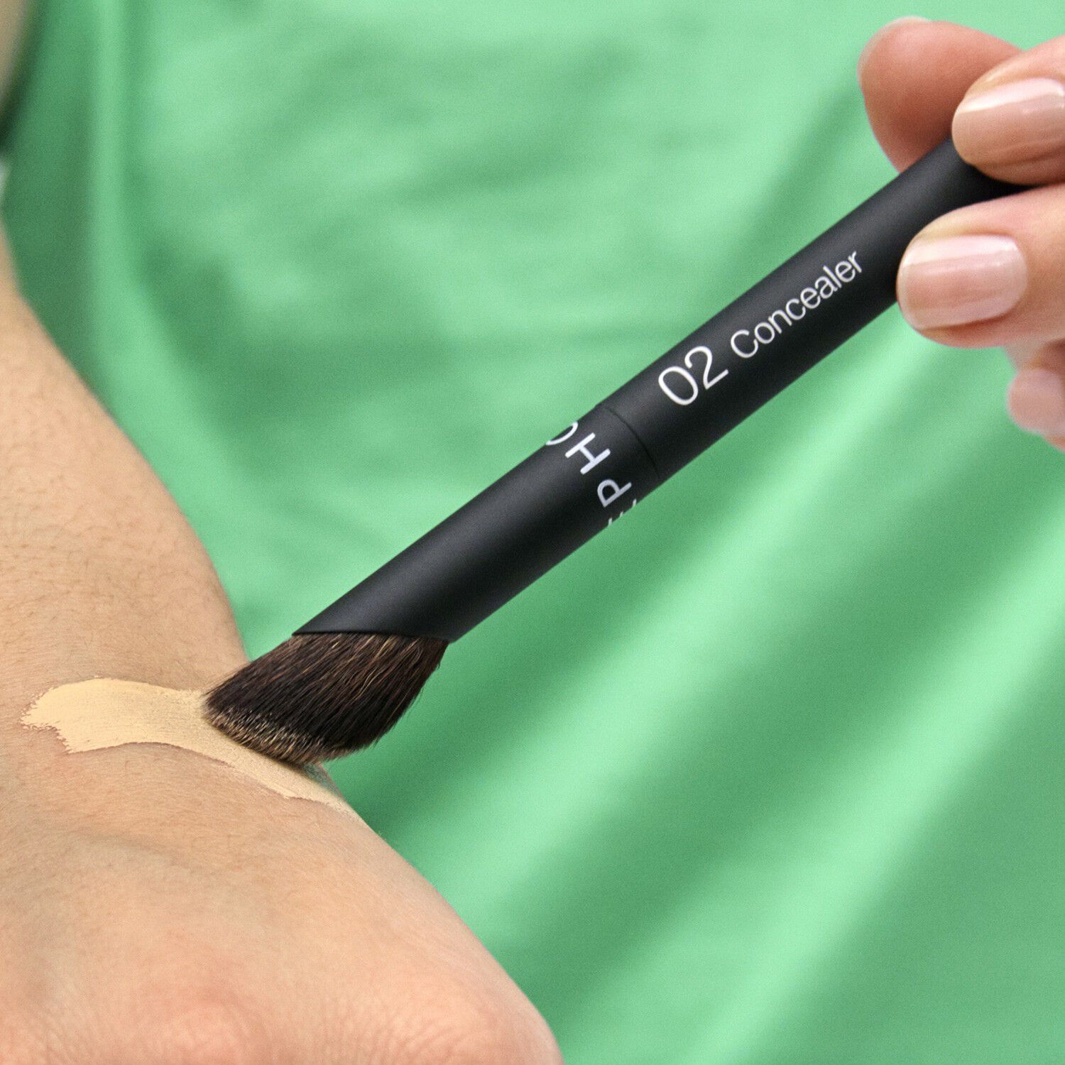 02 Concealerpensel