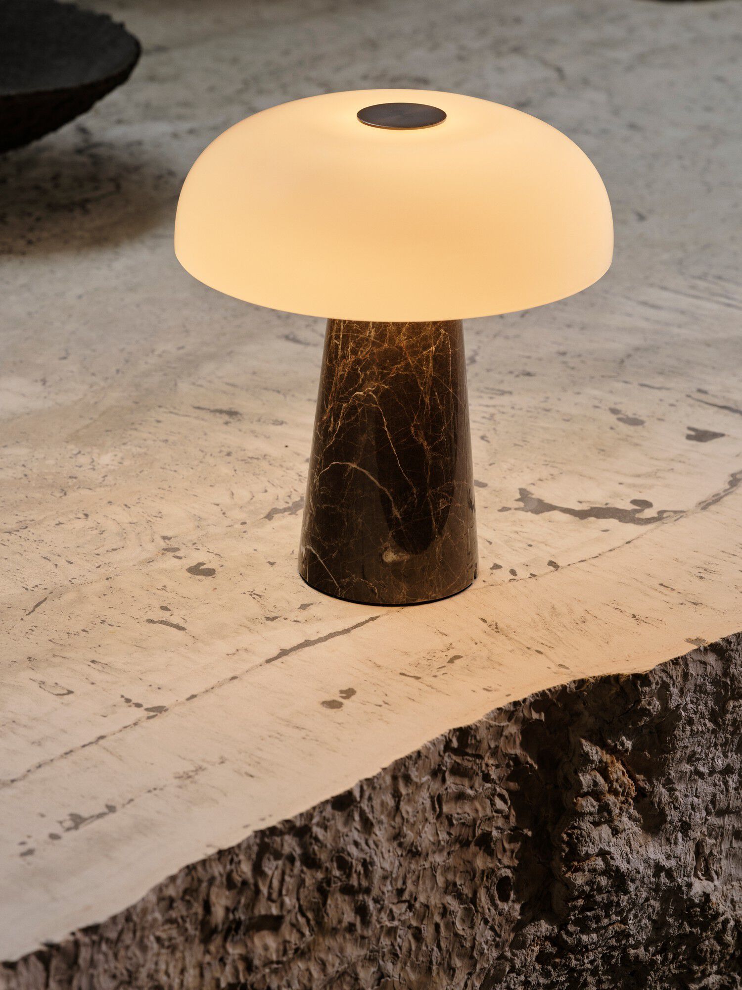 Glossy Mini Portable | Bordlampe | Gr&aring; brun