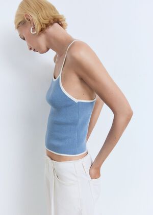 Knitted top with contrasting trim