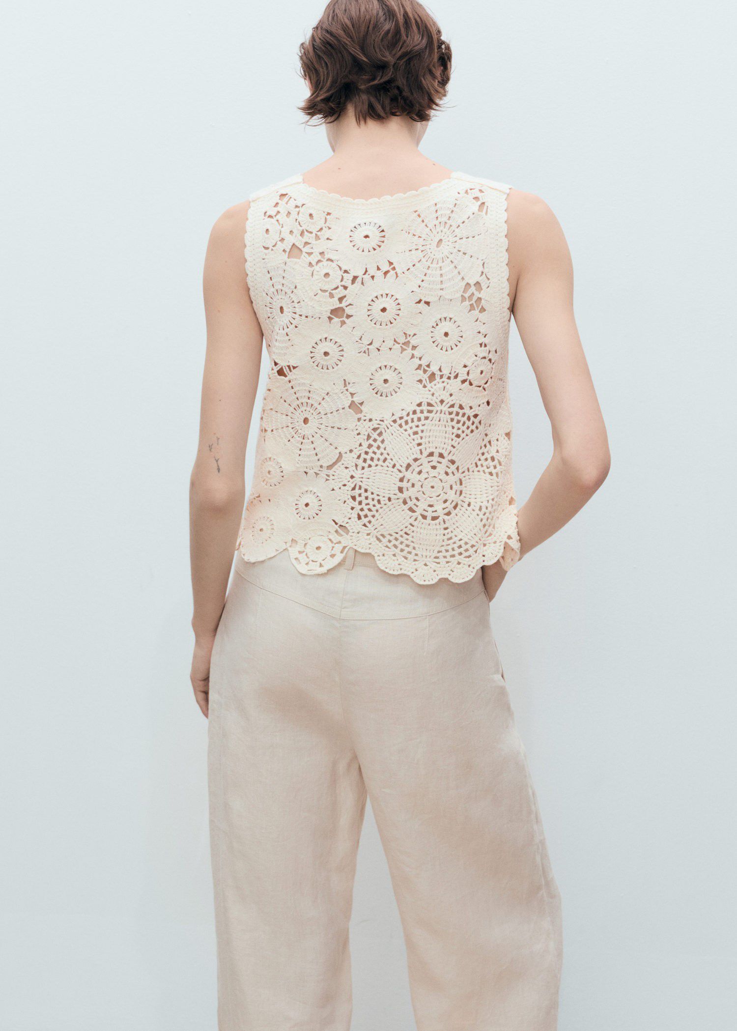 Crochet top with flowers