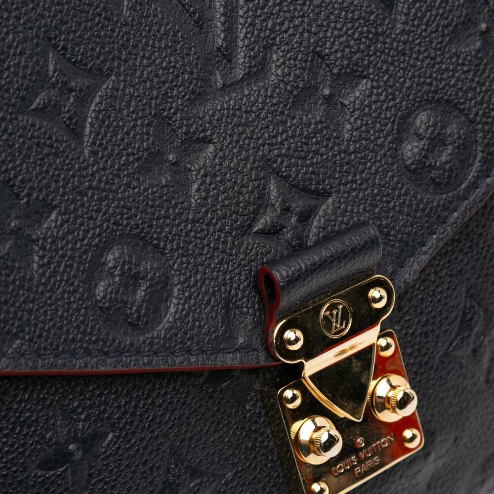 Louis Vuitton Shoulder Bags