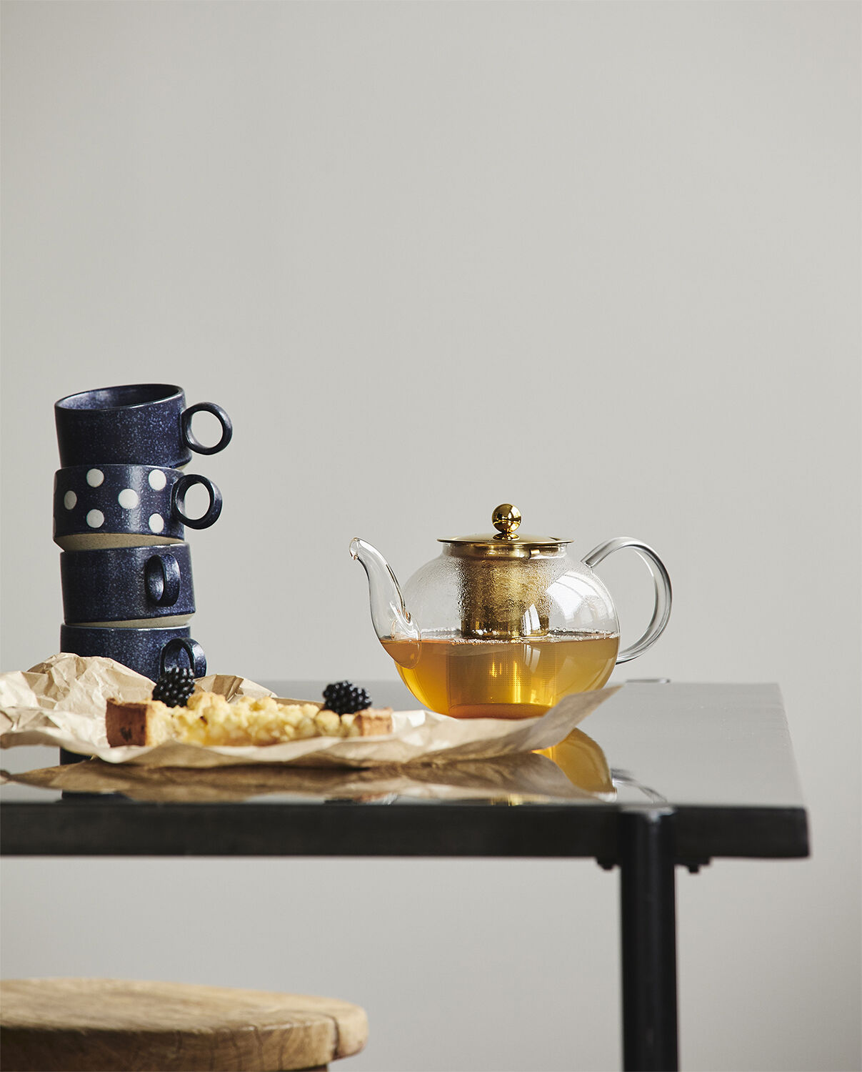 GRAINY tea cup w. handle, dark blue