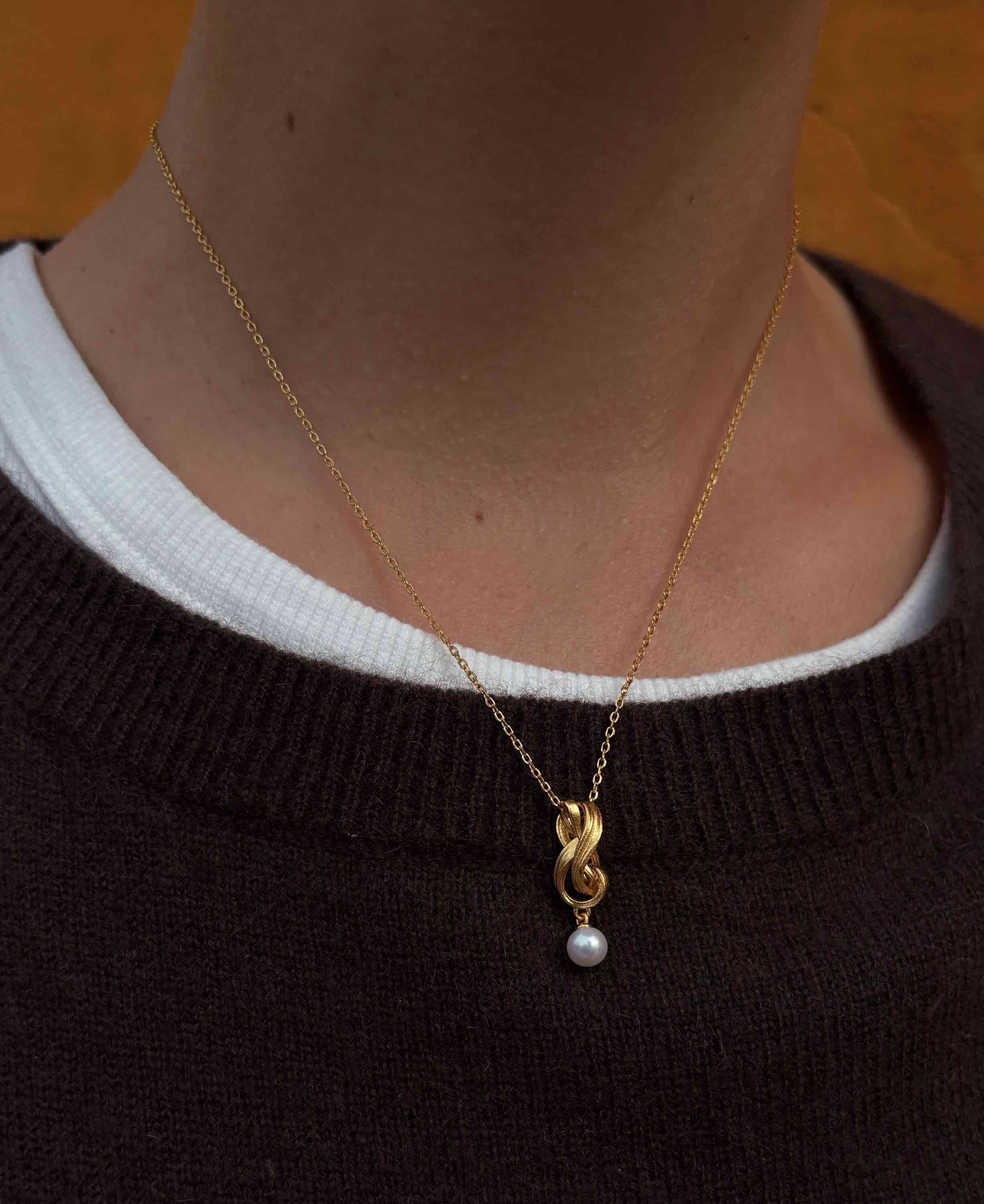 Tiril halsk&aelig;de