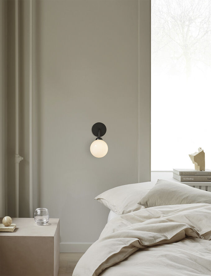 Apiales Wall, satin black / opal