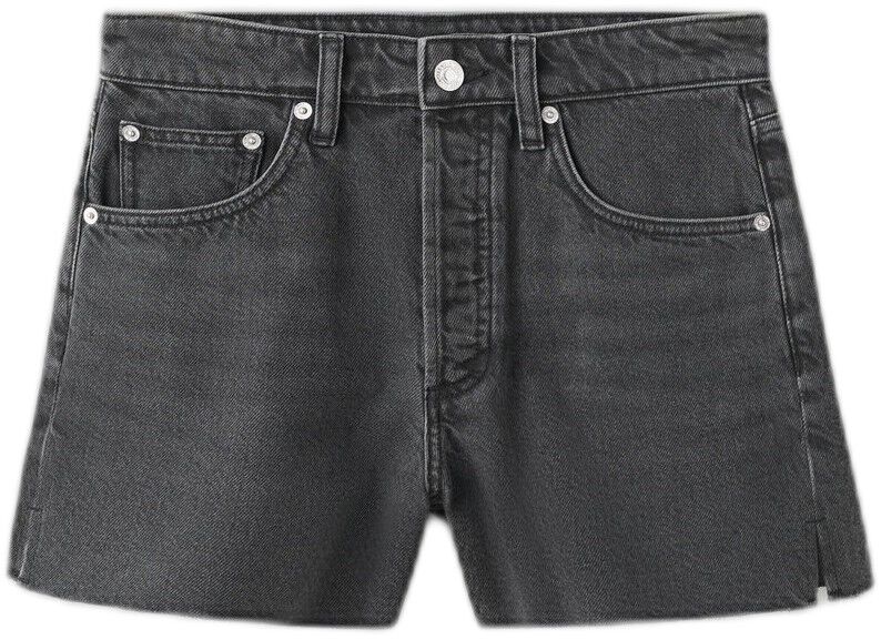 Denim shorts with frayed hem