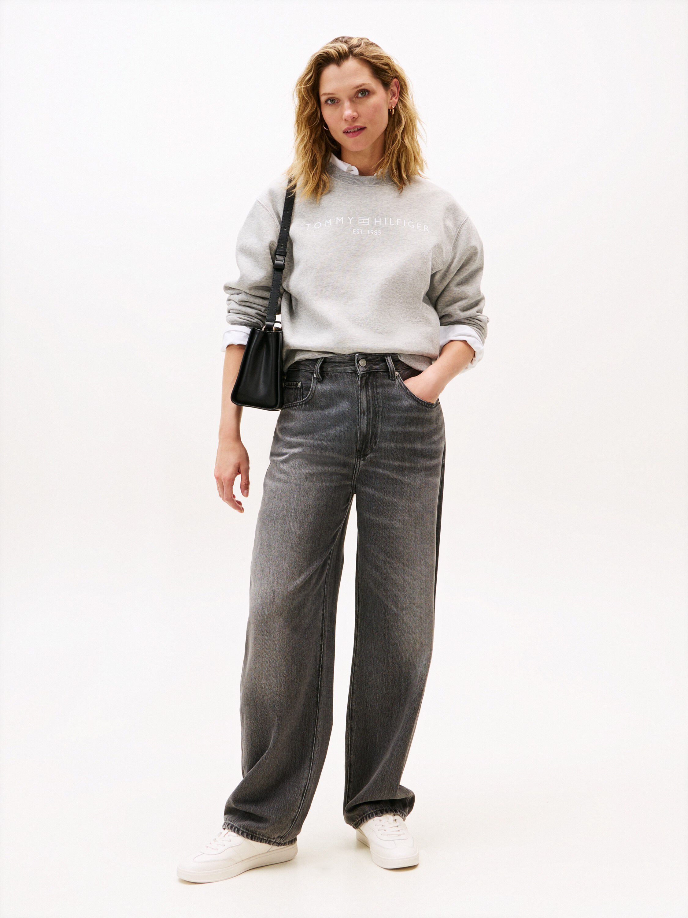 MDRN REG CORP LOGO C-NK SWTSHRT