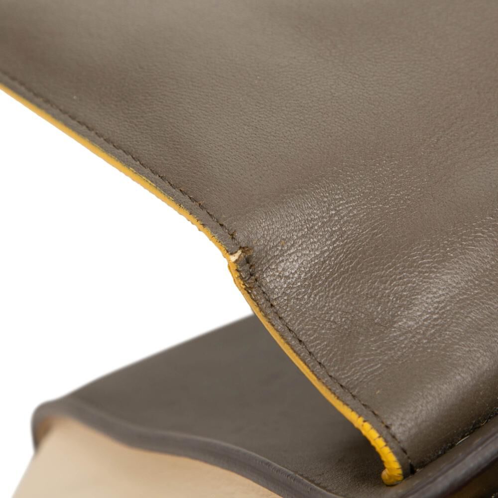 C&eacute;line Trapeze