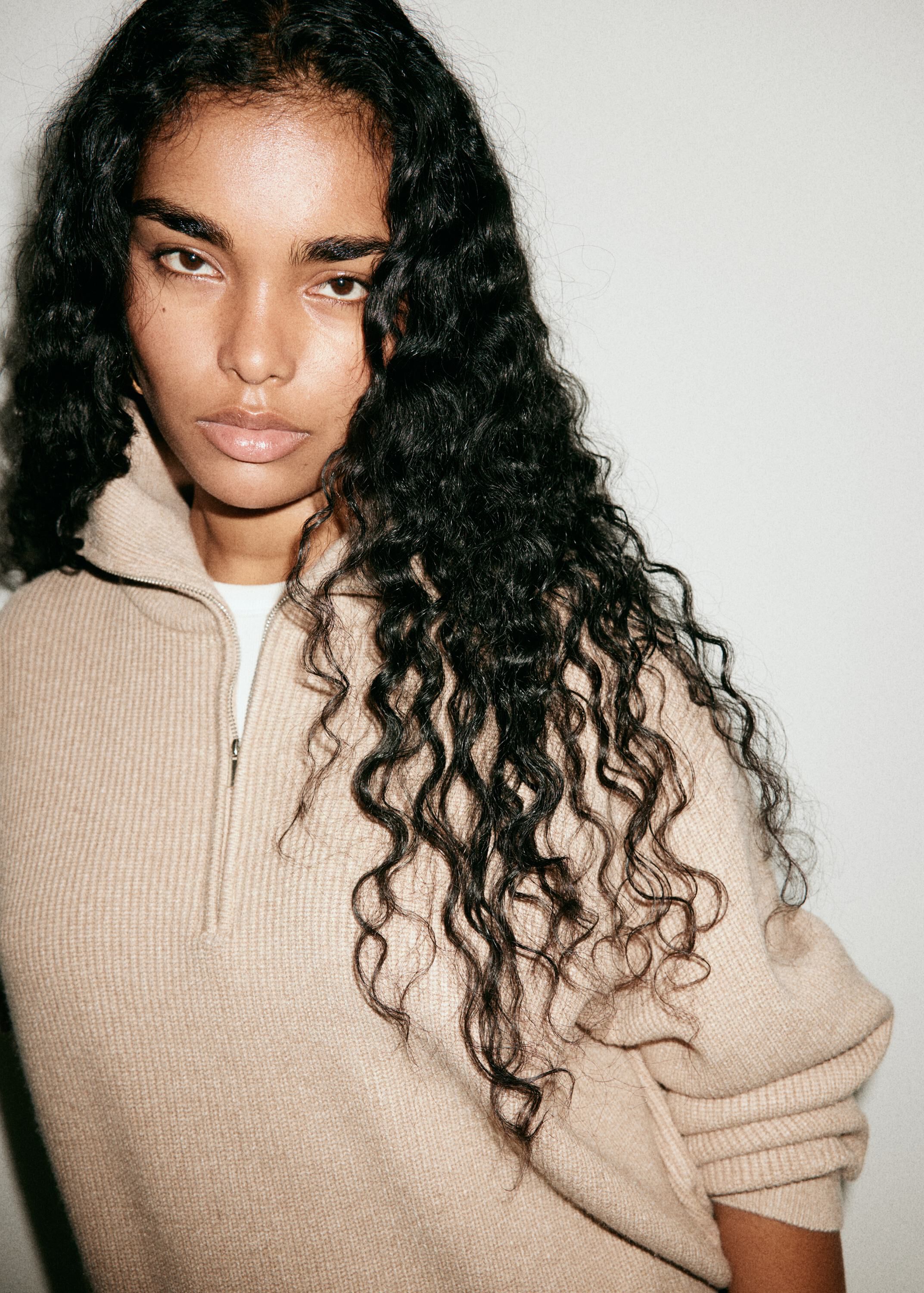 Sweater with contrasting zip collar