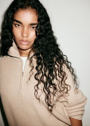 Sweater with contrasting zip collar