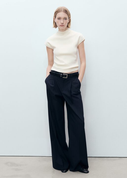 Short-sleeved fine-knit sweater